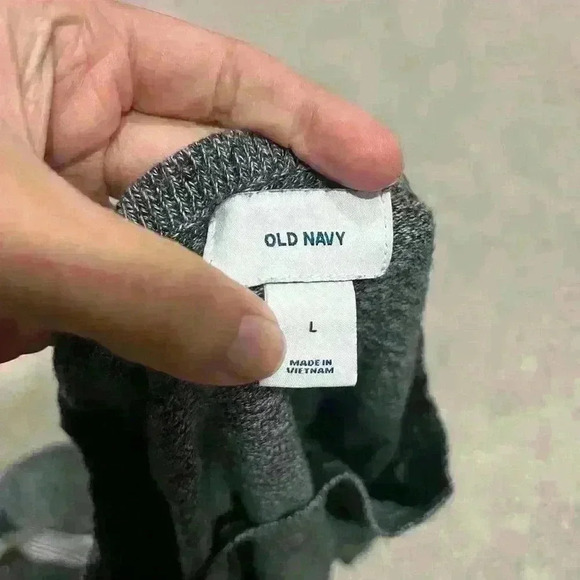 Size Large basic gray old navy sweater - Picture 4 of 4